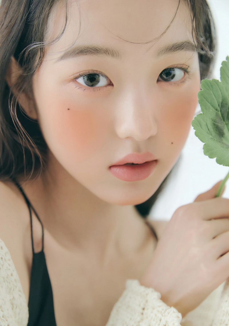 IZ*ONE Wonyoung for Beauty+ Magazine April 2021 Issue documents 13