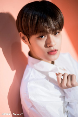 [NAVER x DISPATCH] WANNA ONE's Daehwi for "Spring Breeze" MV shooting 