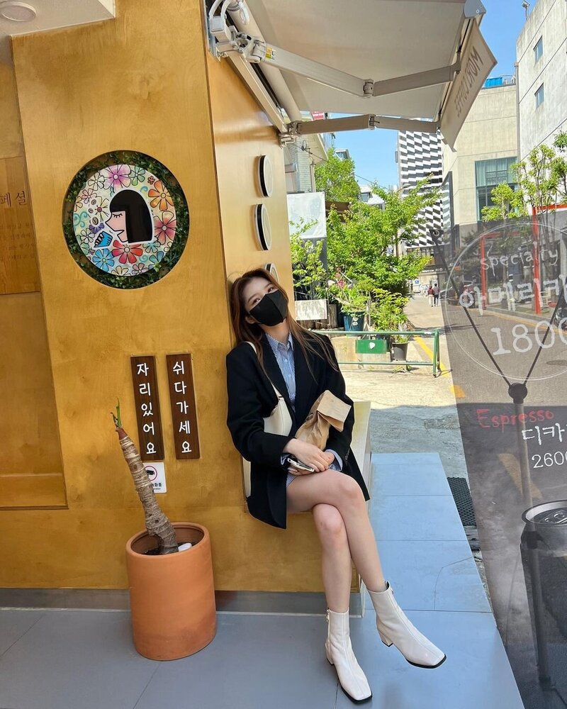220504 Choi Jieun Instagram Update (BLING BLING) documents 5