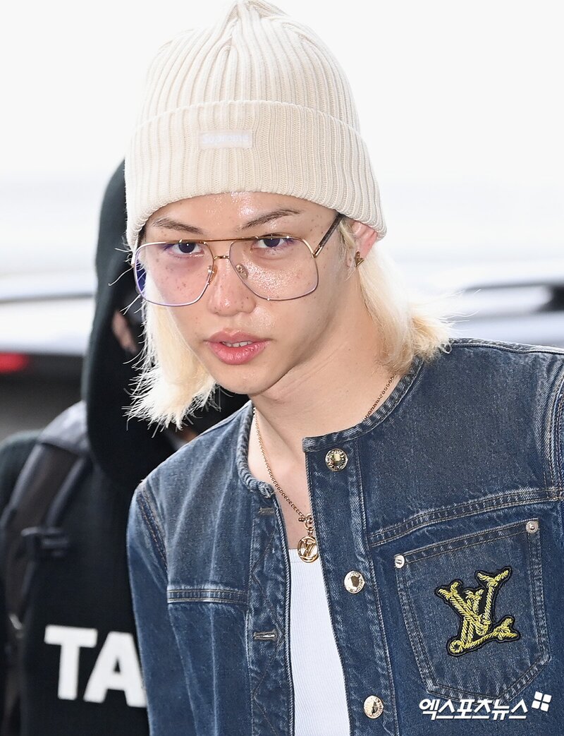 240404 Stray Kids Felix at Gimpo International Airport documents 7