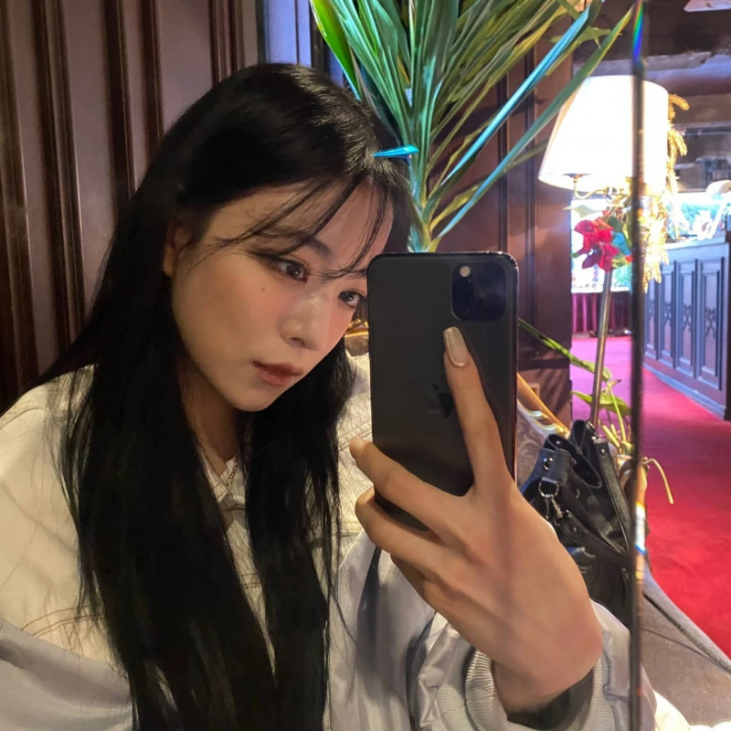 210507 fromis_9 Chaeyoung Instagram Update documents 2