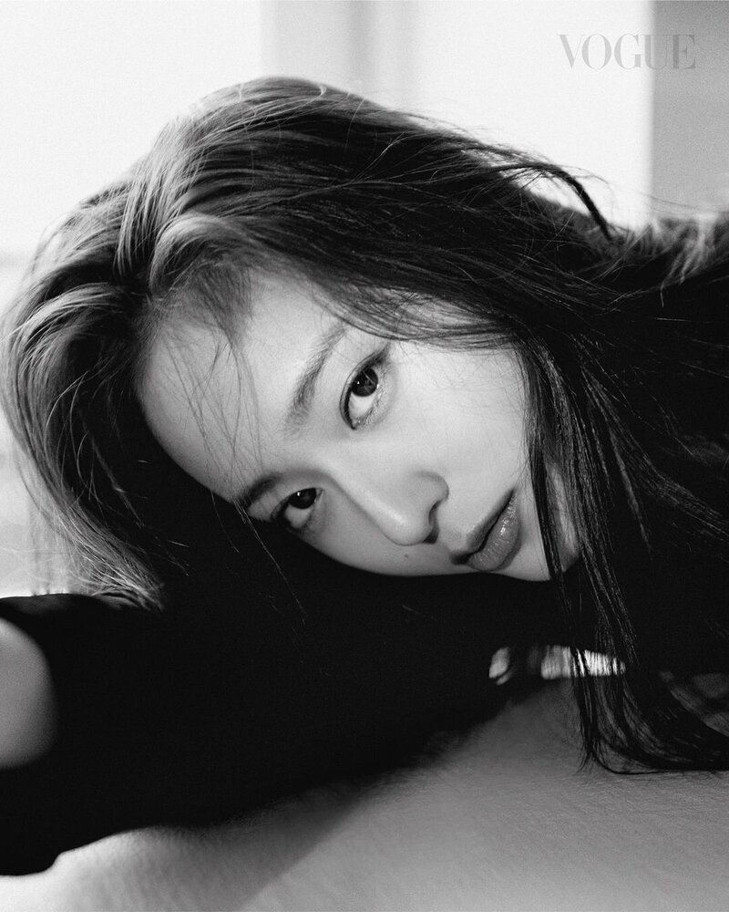KRYSTAL JUNG for VOGUE SINGAPORE - November Issue 2023 documents 2