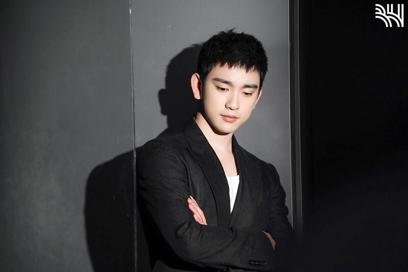 220614 BH ENT. Naver Post- JINYOUNG 'MARIE CLAIRE Korea' June Issue Photoshoot Behind-The-Scenes documents 6
