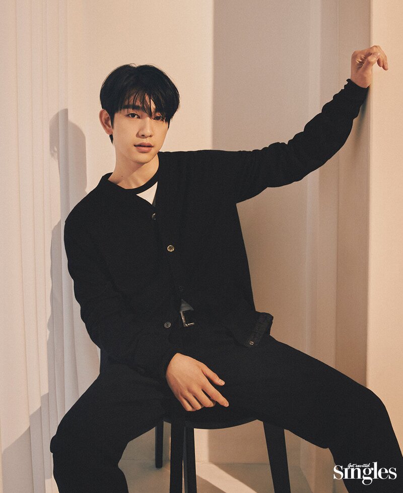 JINYOUNG for THE SINGLES Magazine x MOSCHINO Dec Issue 2021 documents 6