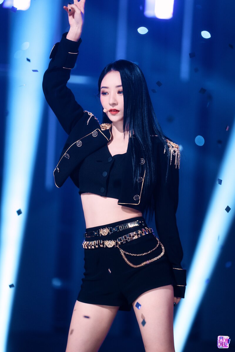 221006 Dreamcatcher SuA - 'VISION' at Inkigayo documents 10