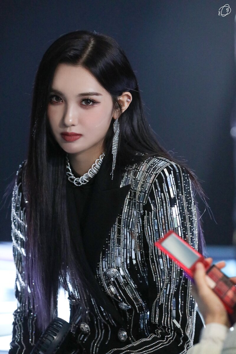 220113 Yuehua Naver Post - EVERGLOW 'PIRATE' MV Behind documents 8