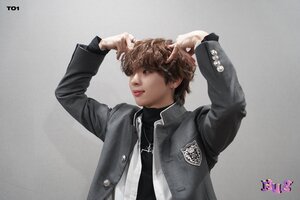 230330 WAKEONE Naver Post Update - TO1 'Hug' Music Show Behind (Daigo)