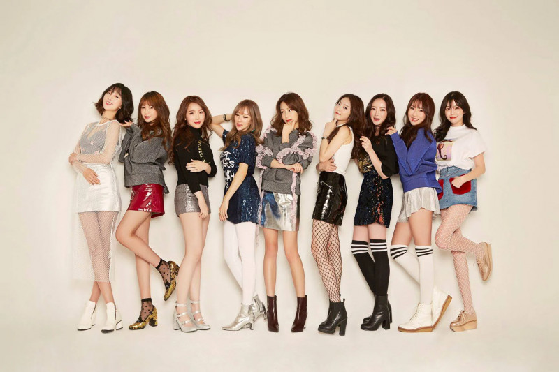 We_Girls_Pre-Debut_Profile_group_photo_(2).png