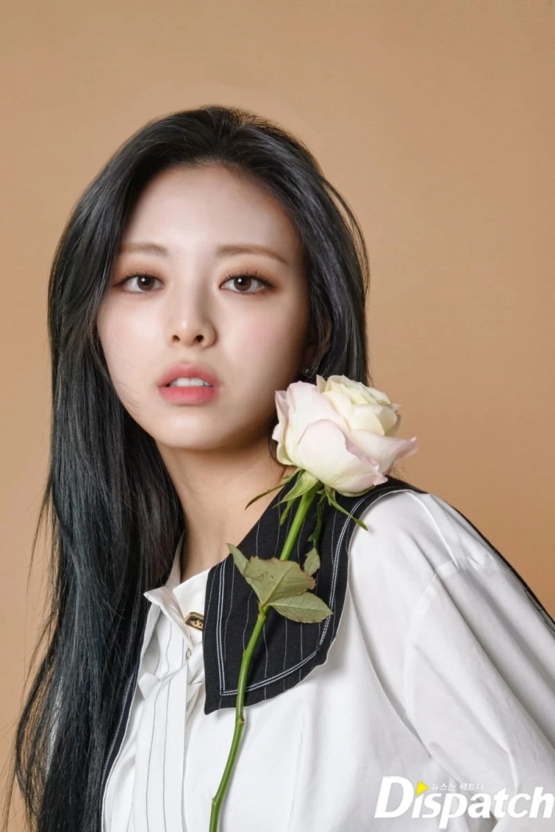 210427 ITZY Yuna 'GUESS WHO' Promotion Photoshoot by Dispatch documents 5