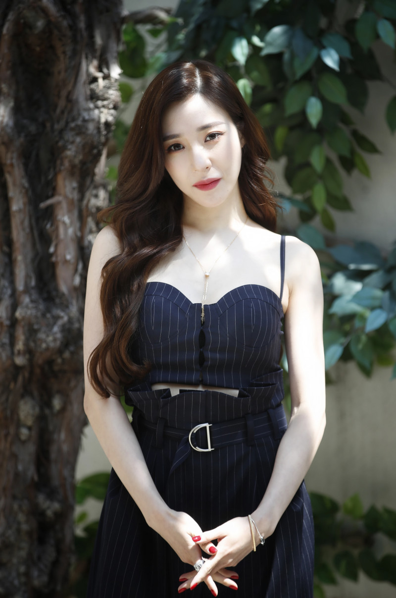 210419 Tiffany Young - Chicago Musical Interview Photos documents 2