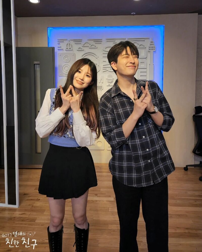 220501 Hayoung and Youngjae at MBC Radio documents 1