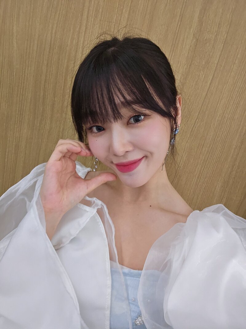 230801 OH MY GIRL Weverse Update - Seunghee documents 3