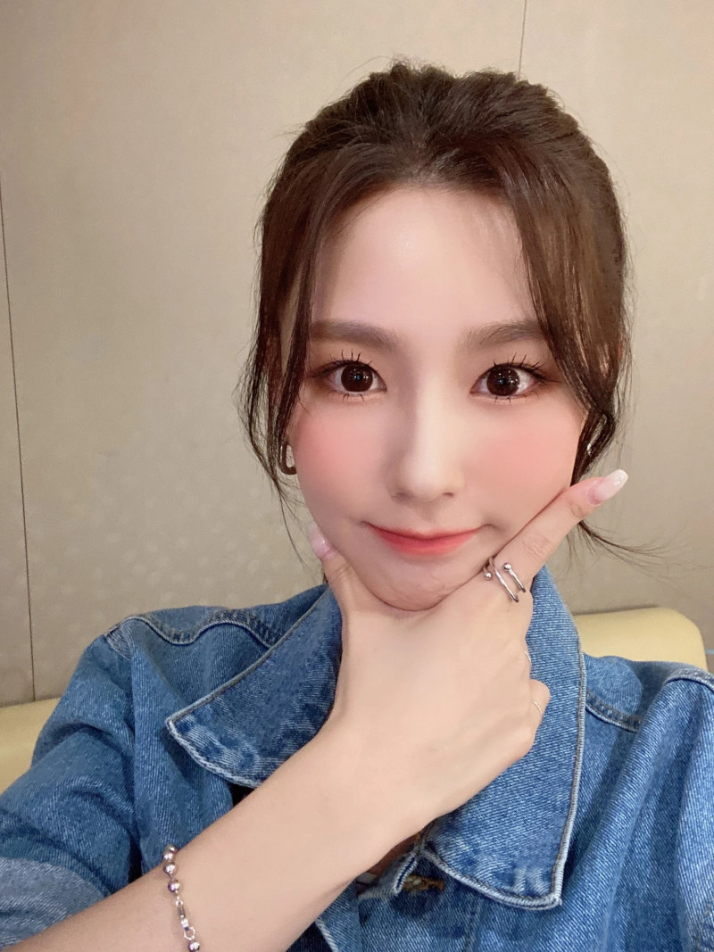 210401 (G)I-DLE SNS Update - Miyeon documents 5