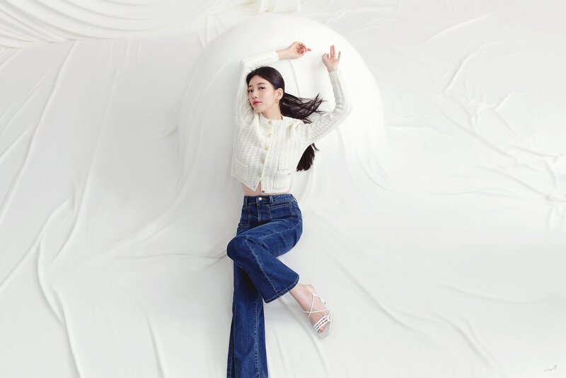SUZY for Guess S/S 2024 Campaign - The Black Label Collection documents 3