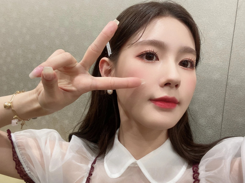 210318 (G)I-DLE Twitter Update - Miyeon documents 3