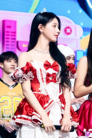 230604 (G)I-DLE Miyeon - ‘Queencard’ at Inkigayo