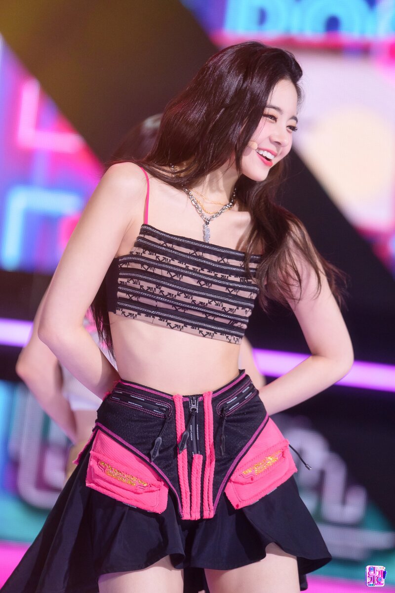 220724 ITZY Lia - 'SNEAKERS' at Inkigayo documents 7
