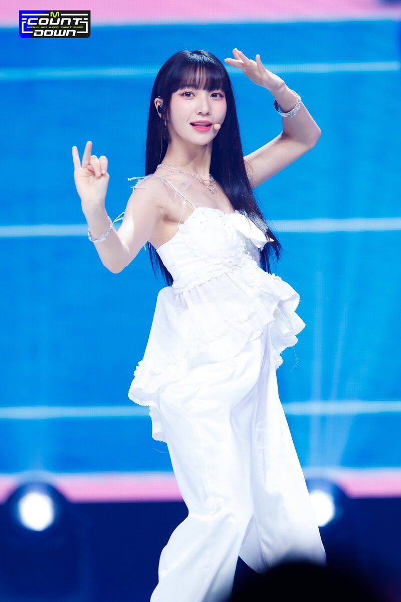230803 OH MY GIRL Yubin - 'Summer Comes' at M COUNTDOWN documents 6