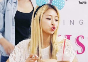 140817 LADIES' CODE RiSe at 'KISS KISS' Fansign
