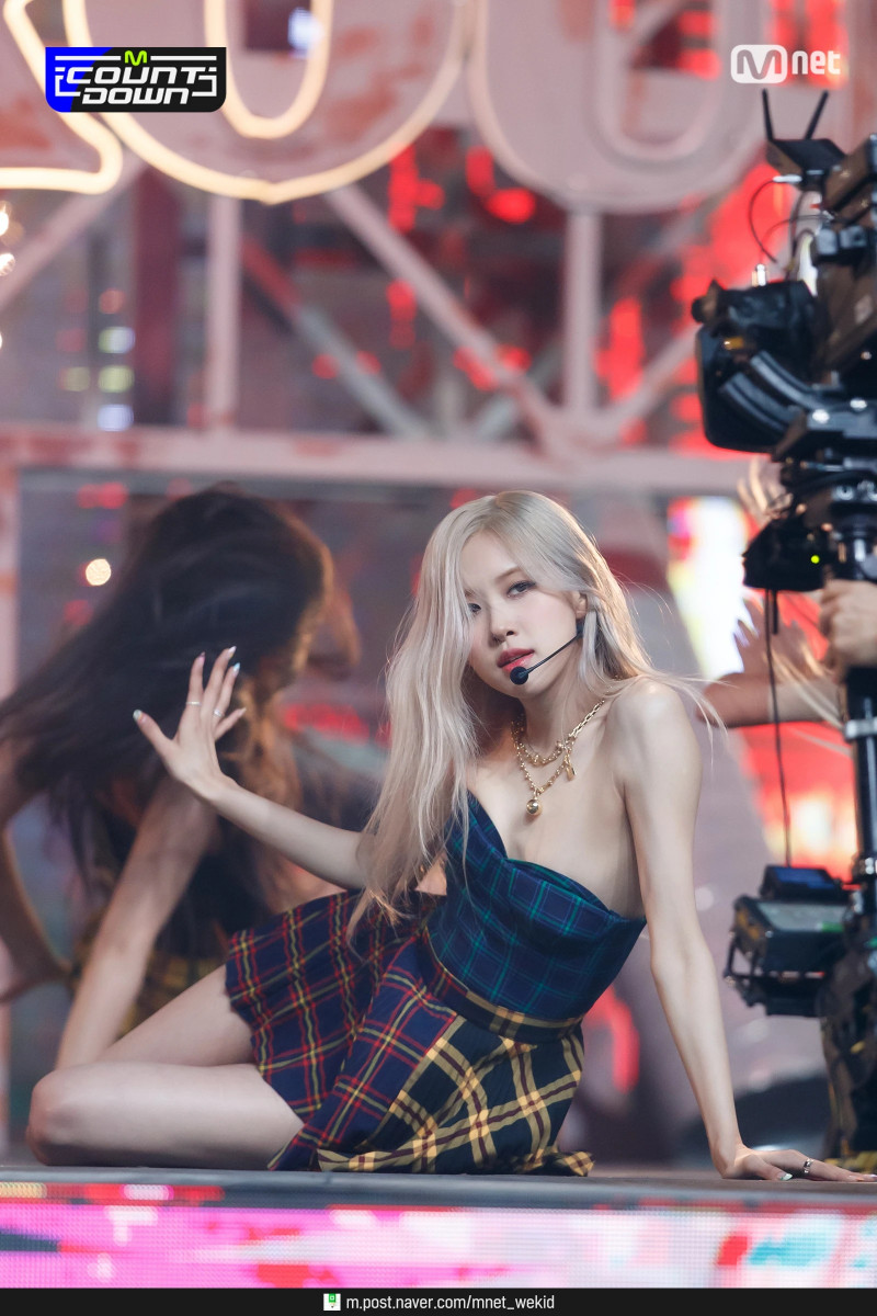 210318 BLACKPINK Rosé - 'On The Ground' at M Countdown documents 17