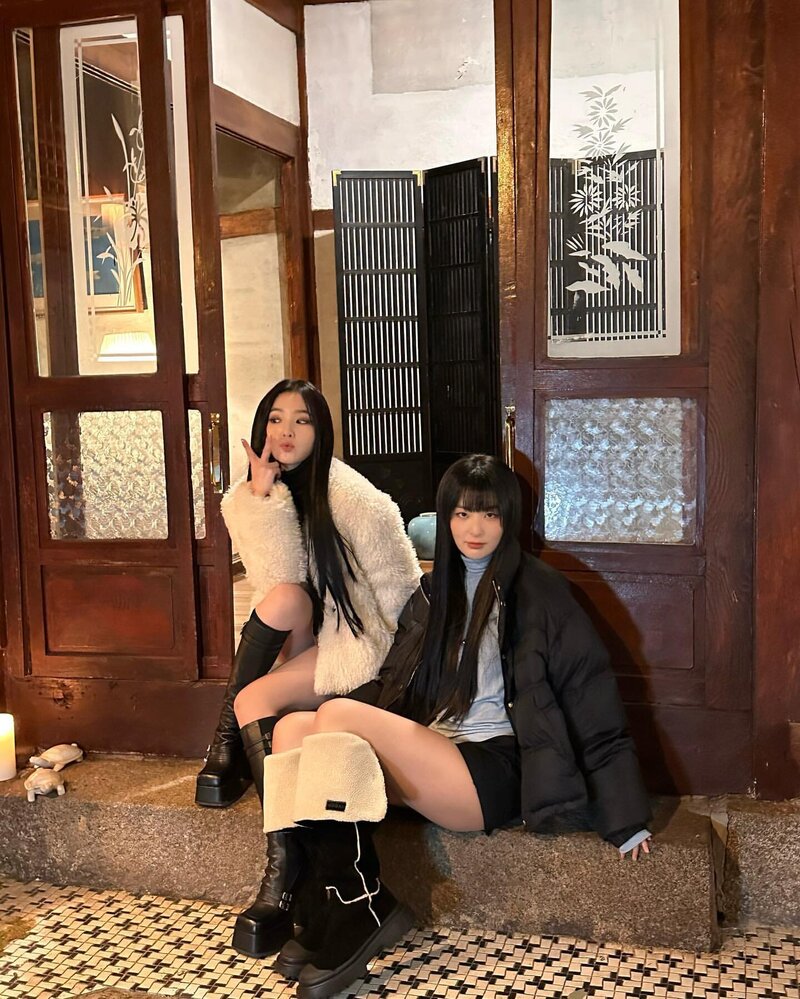 231119 Red Velvet Irene Instagram Update with Seulgi documents 2