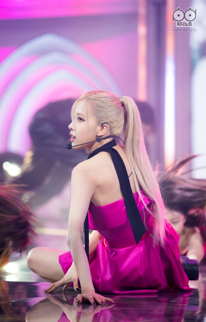 210314 - ROSÉ at SBS Inkigayo - GONE - ON THE GROUND (Solo Debut) documents 15