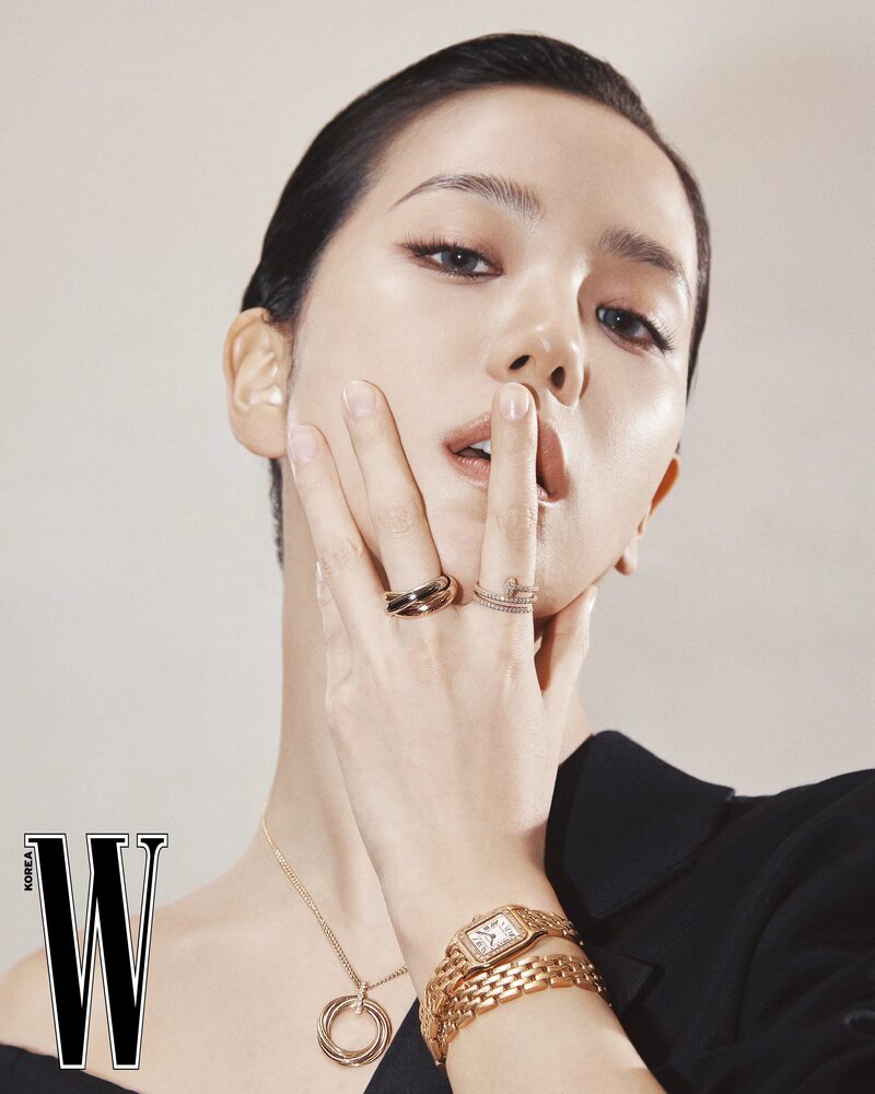 Jisoo for W Korea April 2024 Issue documents 8