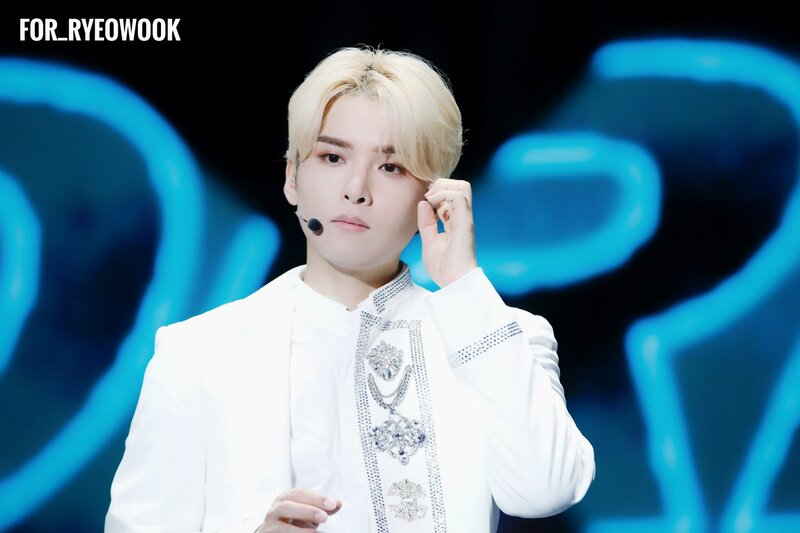 200119 Super Junior Ryeowook at SS8 in Macau (Day 2) documents 3