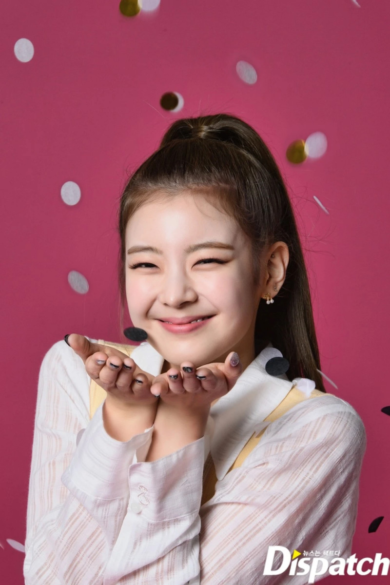 210427 ITZY Lia 'GUESS WHO' Promotion Photoshoot by Dispatch documents 3