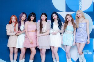 220306 SBS Twitter Update - Cherry Bullet at Inkigayo Photowall