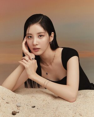 SEOHYUN for TIRRLIRR Jewellery 'MODERN TULY' Collection