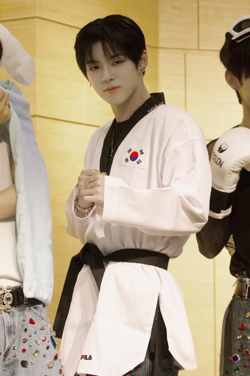 240420 NOWADAYS Jinhyuk at Fansign documents 6