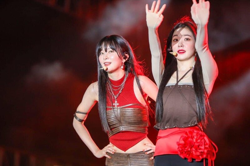 231231 Red Velvet Irene & Seulgi - BGC 2024 New Year Countdown documents 2