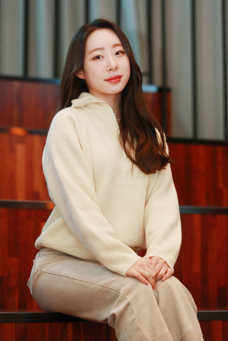 221025 WJSN Yeonjung 'Crash Landing on You' Interview Photos documents 1