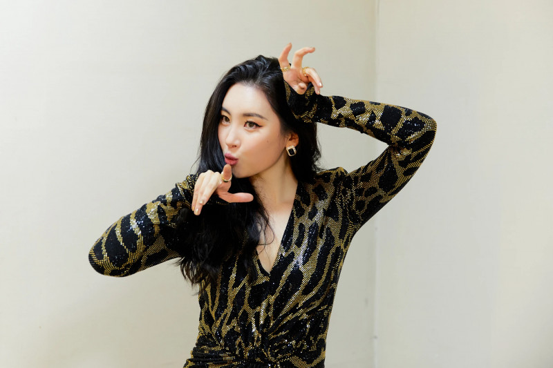 210307 ABYSS Naver Post - Sunmi - 'Amazing Saturday' Waiting Room documents 3