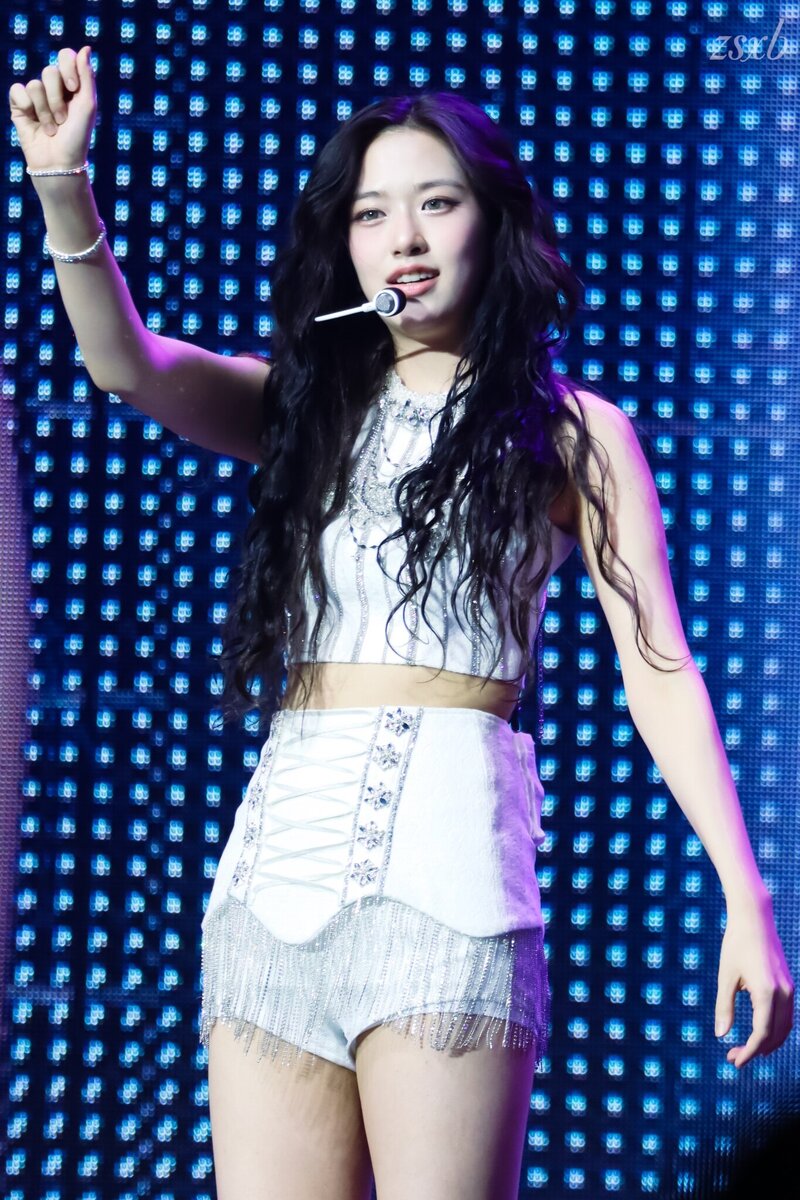 240313 IVE Yujin - 1st World Tour ‘SHOW WHAT I HAVE’ in Los Angeles documents 2