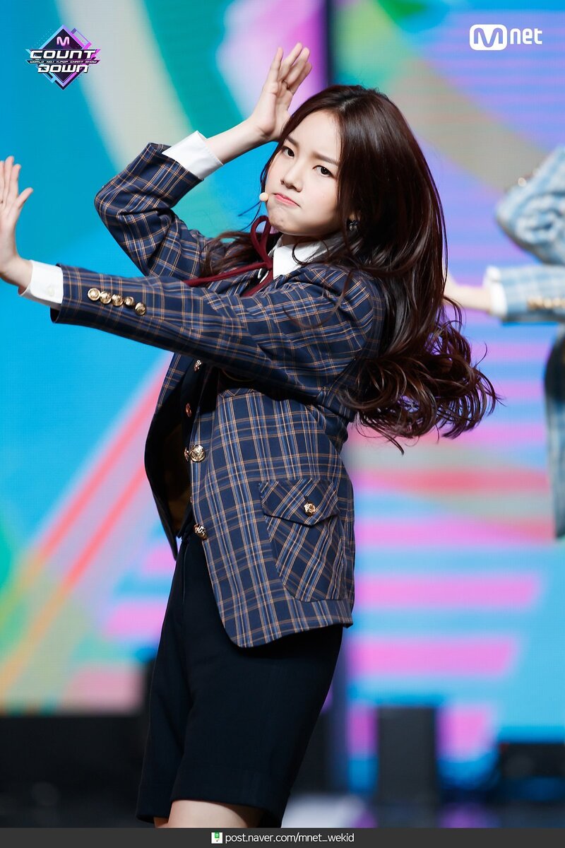201022 Weeekly - 'Zig Zag' at M COUNTDOWN documents 10