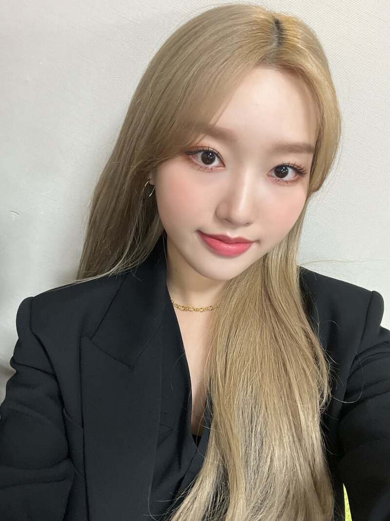 220302 LOONA Twitter Update - GoWon documents 4