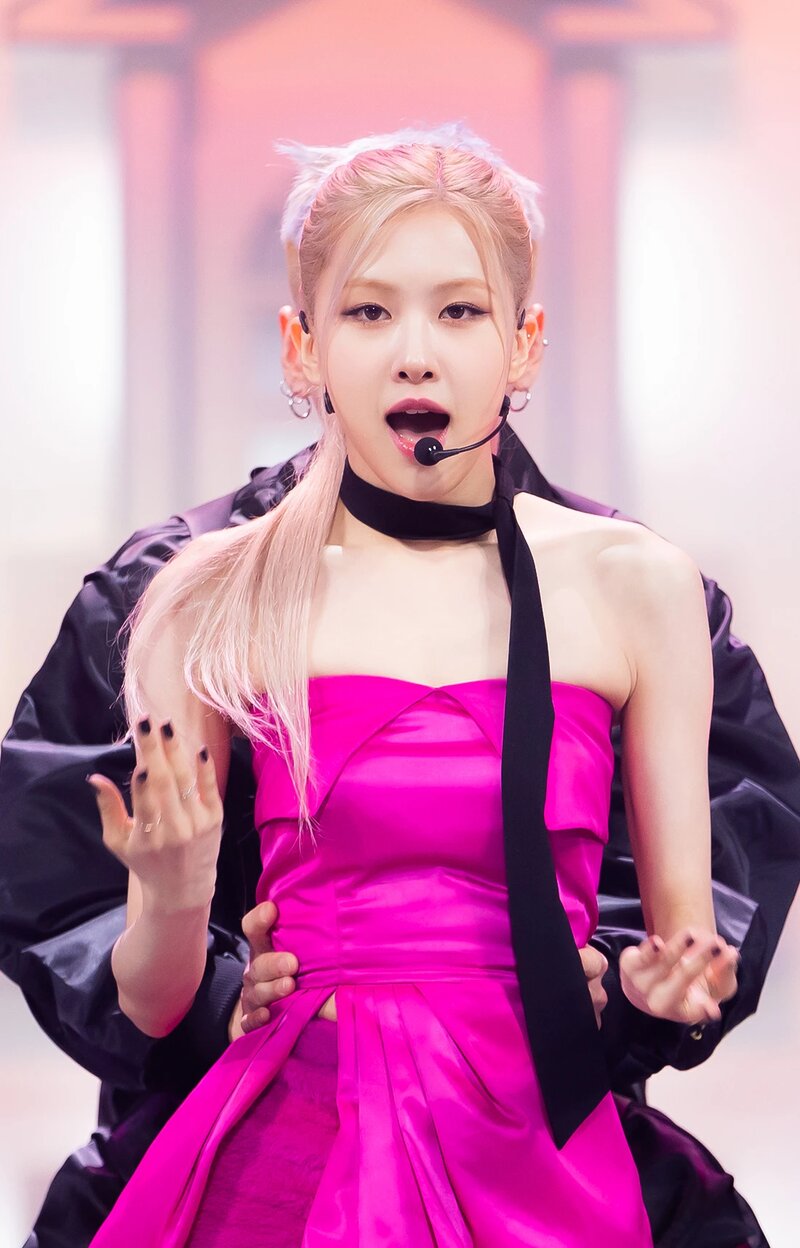 210314 - ROSÉ at SBS Inkigayo - GONE - ON THE GROUND (Solo Debut) documents 7