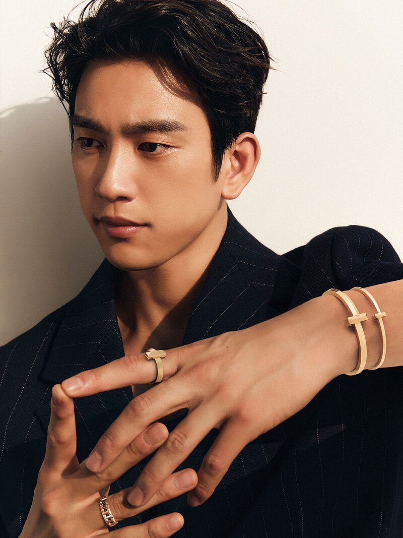 Jinyoung for Noblesse Men October Issue 2021 documents 4