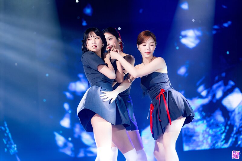 231126 Red Velvet - 'Chill Kill' at SBS INKIGAYO documents 2