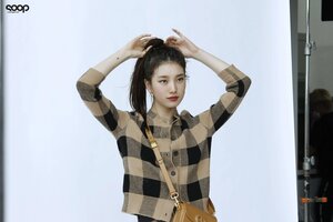 200701 SOOP Management Naver Update - Bae Suzy Doir x Vogue Photoshoot Behind