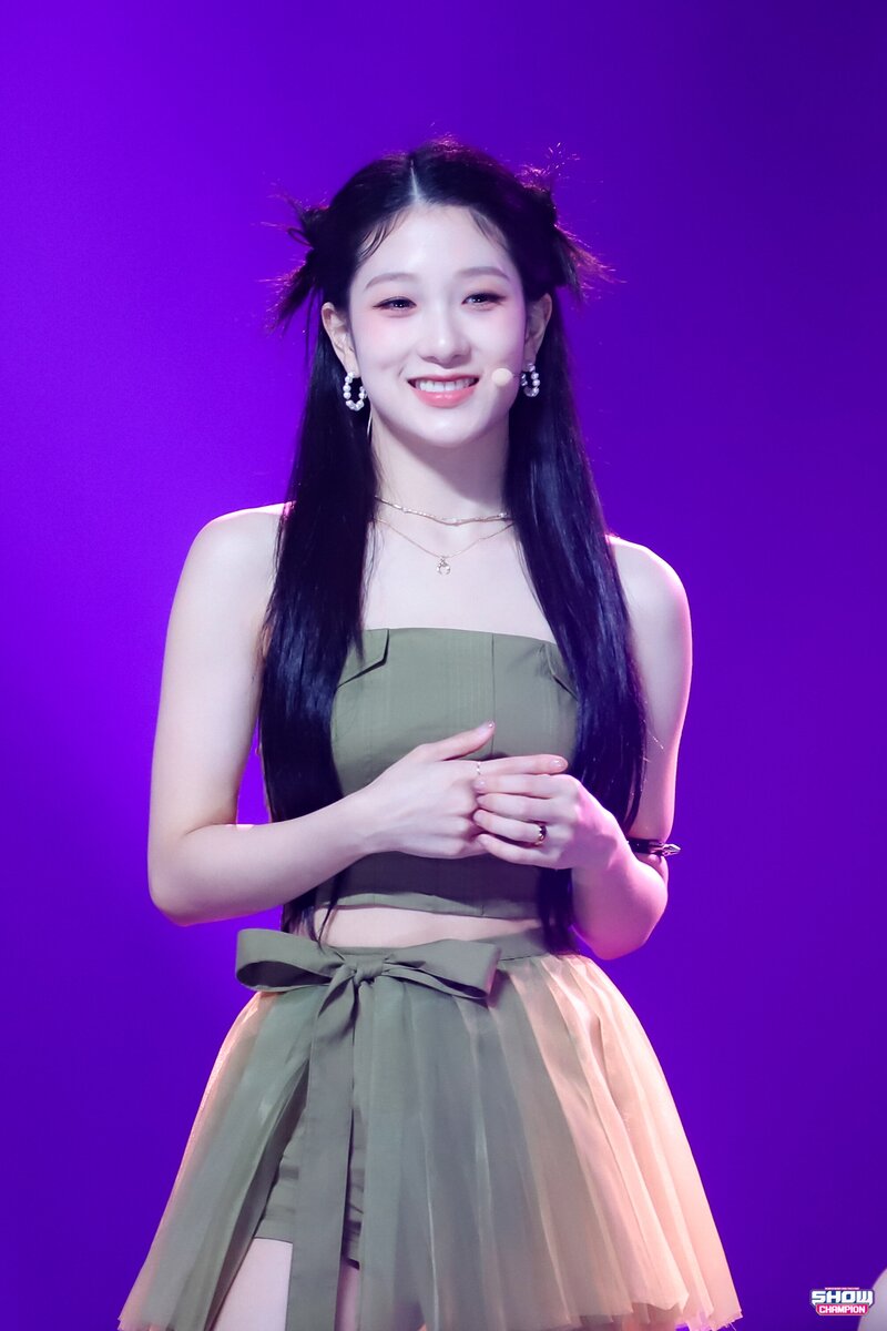 230614 fromis_9 Seoyeon - '#menow' at Show Champion documents 3