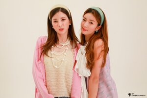 211224 IST Naver Post - Apink Bomi & Chorong - Your Vibe Magazine Photoshoot Behind