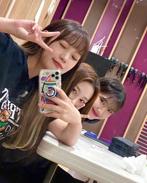 June 7, 2022 ROCKET PUNCH Instagram Update - Sohee, Suyun, Yunkyoung