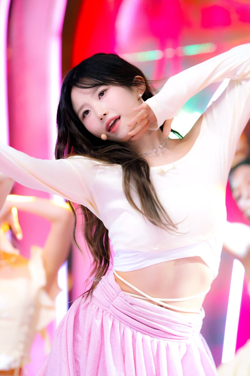 230611 fromis_9 Hayoung - ‘#menow’ at Inkigayo documents 4