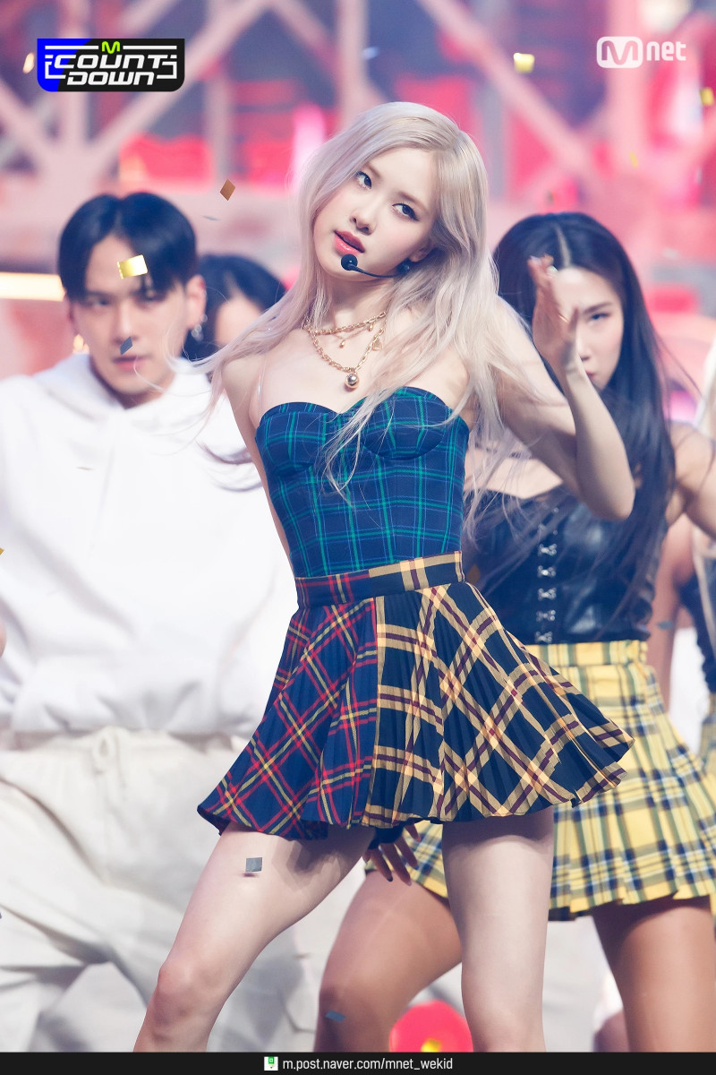210318 BLACKPINK Rosé - 'On The Ground' at M Countdown documents 25