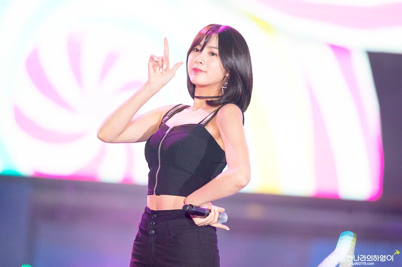 170915 Apink Hayoung documents 14