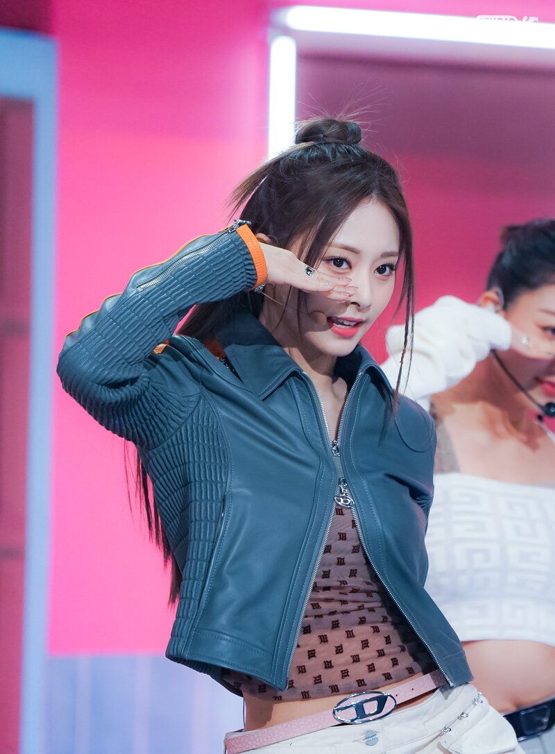 240222 - KBS Kpop Twitter Update with TZUYU - 'SET ME FREE' Music Bank Behind Photo documents 4