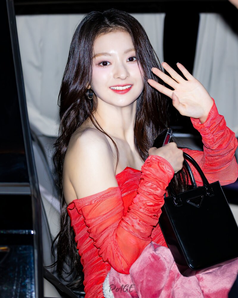240314 fromis_9 Nagyung - Inspire Grand Opening Event documents 5